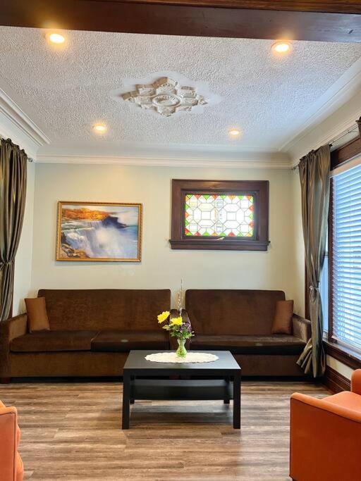 Cozy Suite-Walk To The Falls! ไนแอการาฟอลส์ ภายนอก รูปภาพ
